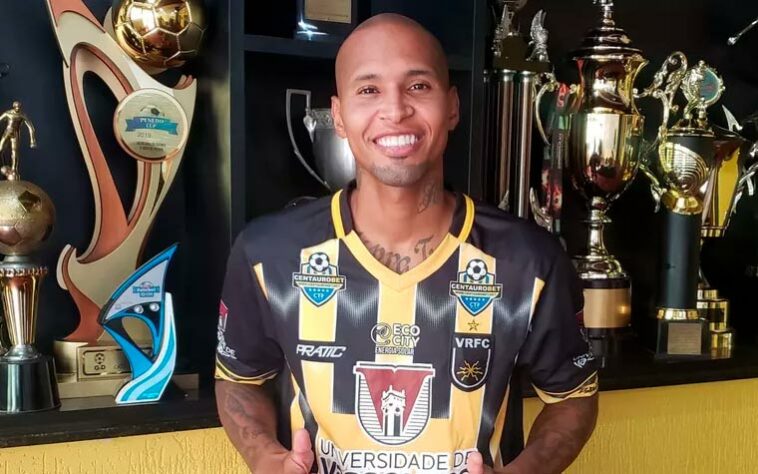 Wellington Silva (35 anos) – lateral-direito / Time: Volta Redonda-RJ – Já defendeu o Fluminense e o Grêmio. Foi contratado pelo Volta Redonda-RJ após deixar o Boavista-RJ em 8 de abril de 2022.