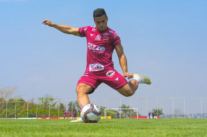 Bruno Collaço (33 anos) – lateral-esquerdo / Time: Campinense-PB – Já defendeu o Grêmio e o Goiás. Foi contratado pelo Campinense-PB após deixar o Vila Nova-MG em 1 de janeiro.