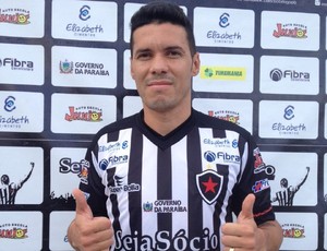 Xaves (Clennyson Nascimento) (37 anos) – volante / Time: Tocantinópolis-TO – Já defendeu o Atlético-MG. Foi contratado pelo Tocantinópolis-TO após deixar o Patriotas FC (Colômbia) em 18 de janeiro.