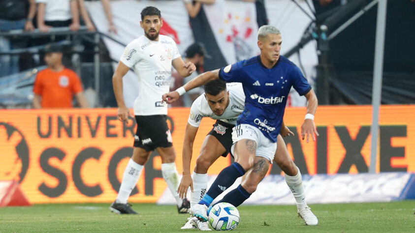 Cruzeiro: SOBE - A Raposa conseguiu impor dificuldades ao Corinthians, especialmente com a marcação no meio de campo, e 'anulou' os atacantes do Timão na primeira etapa / DESCE - O Cabuloso não teve controle das jogadas após o gol sofrido no segundo tempo e acabou sendo derrotado na Neo Química Arena.