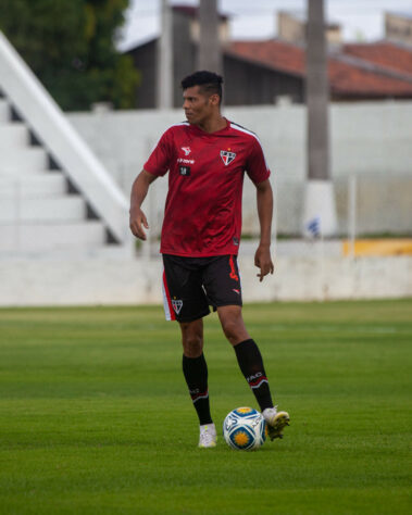 Éder Lima (37 anos) – zagueiro / Time: Ferroviário-CE – Já defendeu o Santos. Foi contratado pelo Ferroviário-CE após deixar o Sampaio Corrêa-MA em 6 de janeiro de 2022.