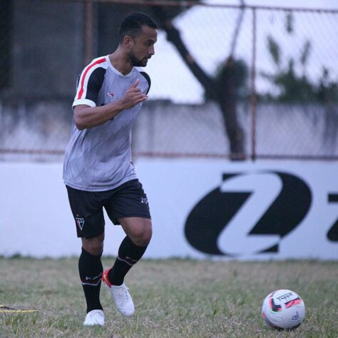 Felipe Guedes (31 anos) – volante / Time: Ferroviário-CE – Já defendeu o Grêmio. Foi contratado pelo Ferroviário-CE em 3 de janeiro. O atleta estava sem clube, sua última equipe foi o América-RN.