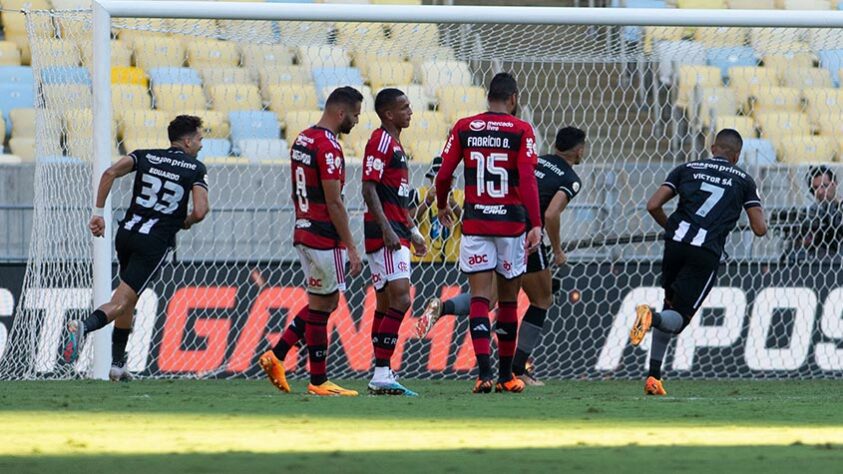 O Flamengo batalhou, mas acabou amargando a derrota por 3 a 2 para o Botafogo neste domingo (30), em clássico válido pela terceira rodada do Brasileirão. Tiquiinho (2) e Danilo Barbosa fizeram os gols alvinegros, enquanto Léo Pereira marcou os dois rubro-negros. Veja as atuações do LANCE! para os comandados de Jorge Sampaoli. Por Vinícius Faustini (faustini@lancenet.com.br)