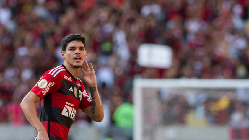 O Flamengo dominou o Coritiba e venceu na estreia do Campeonato Brasileiro por 3 a 0, neste domingo. O lateral-esquerdo Ayrton Lucas, que é o principal destaque do time na temporada, marcou um golaço para abrir os caminhos da vitória rubro-negra e foi o principal destaque. No final, Gabigol e Pedro fecharam o placar. Veja as notas do LANCE! (por Matheus Guimarães).