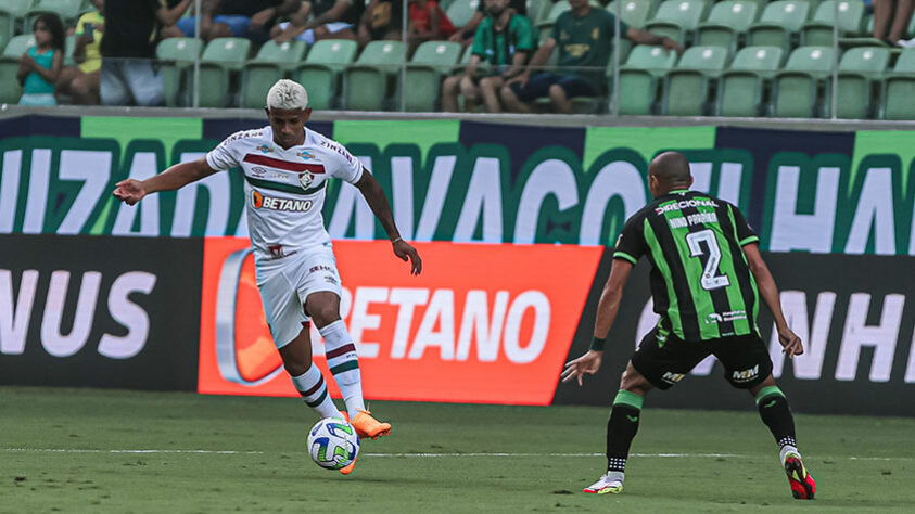 América-MG - Sobe: O Coelho teve um primeiro tempo com muita intensidade e volume de jogo ao construir várias jogadas de perigo. / Desce: A equipe pecou nas finalizações no primeiro tempo e concedeu espaços no miolo de zaga que resultaram nos gols do Fluminense na partida. 