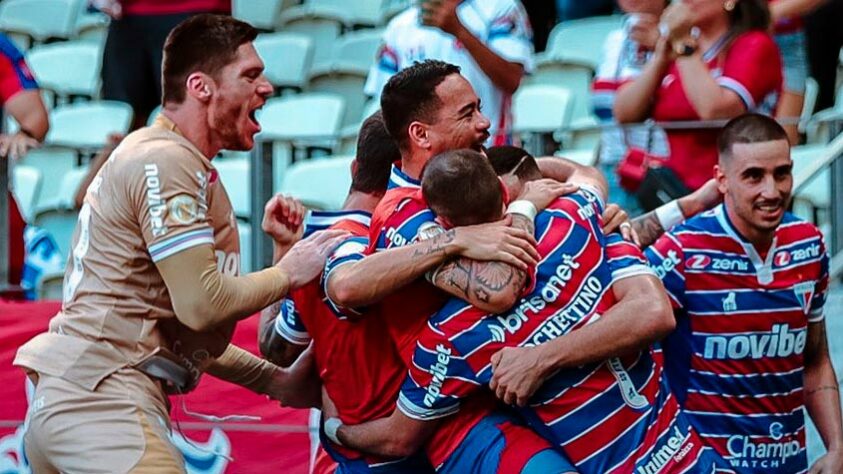 FORTALEZA – SOBE: Equipe - O time como um todo dominou o Fluminense durante toda partida e poderia ter ganhado com maior tranquilidade. / DESCE: Pontaria: O Fortaleza teve diversas oportunidades para matar a partida na segunda etapa, mas esbarrou em ótima atuação de Fábio e falta de pontaria de seus atacantes.