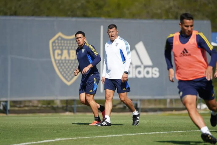 FECHADO - Jorge Almirón é o novo treinador do Boca Juniors. O comandante já deu o primeiro treino no clube e estreará contra o San Lorenzo, na quarta-feira (12).