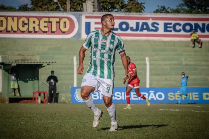 Jheimy Carvalho (34 anos) – atacante / Time: Águia de Marabá-PA – já se destacou pelo Atlético-MG. Foi contratado pelo Águia de Marabá-PA após deixar o Anapolina-GO em 13 de janeiro.