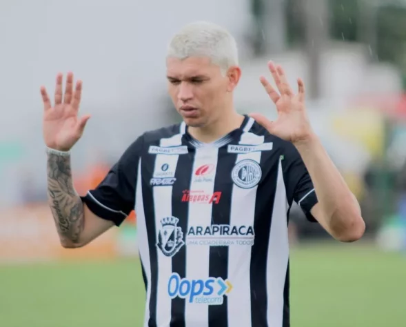 Júnior Viçosa (33 anos) – atacante / Time: ASA-AL – já defendeu o Grêmio, Goiás e Sport. Foi contratado pelo ASA-AL após deixar o Brasil de Pelotas-RS em 4 de fevereiro.
