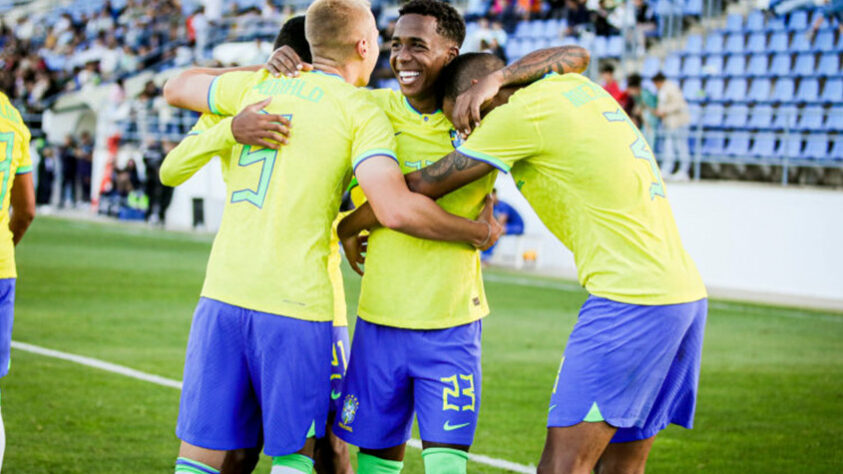 Kevin, 20 anos - Atacante - Palmeiras / Mais um jogador que apareceu na equipe de Ramon como substituto. Pesa a seu favor a boa temporada, especialmente no início do ano, durante a disputa da Copa SP de Juniores. Como não está entre os nomes mais cotados para a convocação, não se sabe se o Palmeiras deve dificultar sua participação no torneio. 