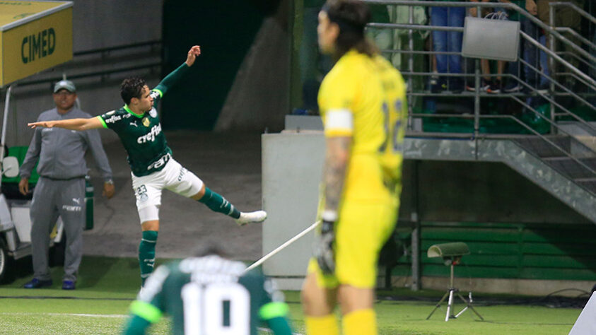 O Palmeiras derrotou o Corinthians por 2 a 1 na noite deste sábado (29), no Allianz Parque, pela terceira rodada Campeonato Brasileiro. Murilo abriu o placar no Dérbi com assistência de Raphael Veiga, que brilhou e marcou o segundo gol do Alviverde. Confira as notas do Verdão (por Jalile Elias):