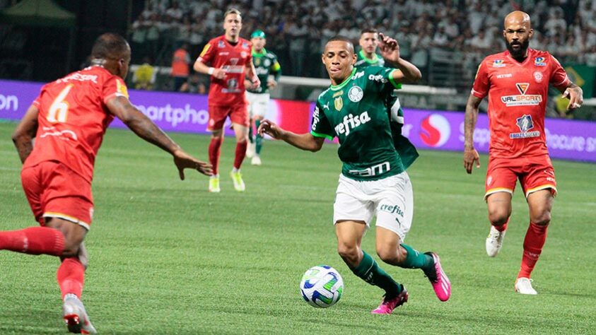 Tombense: SOBE - Deixou o Palmeiras desconfortável durante grande parte do primeiro tempo e conseguiu abrir o placar no Allianz.  / DESCE - Sentiu o gol de empate e rapidamente tomou a virada, passando a ser controlado pelo Verdão.