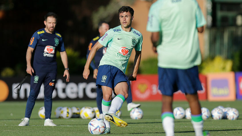 Pedro Lima, 20 anos - Meio-campista - Palmeiras / Destaque do Verdão na conquista da Copa SP de Juniores, Pedro Lima foi nome frequente no cilo da Seleção, mas foi convocado apenas na condição de substituto para os últimos amistosos. De qualquer forma, caso seja convocado, deve ser liberado normalmente. 