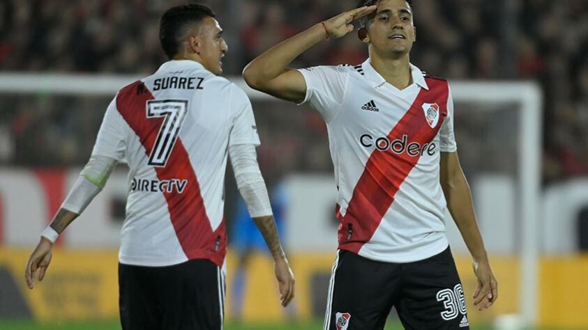 OITAVO ATO - PRÓXIMOS DE UM DESFECHO(?): nesta terça-feira (27), o River Plate enfrenta o Strongest, da Bolívia, no Monumental de Nuñez, às 21 horas ( hora de Brasília). Este é o último jogo da fase de grupos da Libertadores. O River Plate entra em campo com sete pontos conquistados e na segunda colocação do grupo, momentaneamente classificado para as oitavas de final. O clube argentino precisa vencer para avançar sem depender de mais ninguém. Na sua cola, está o Sporting Cristal, do Peru, também com sete pontos, que enfrenta o Fluminense no mesmo horário. A vitória do Tricolor pode classificar o River Plate e atrapalhar o desfecho da novela Flamengo-De La Cruz. 