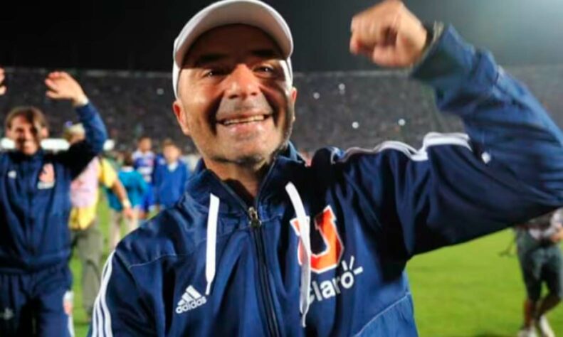 Já no fim de 2011, Sampaoli levou a Universidade de Chile ao título da Copa Sul-Americana. Foi o primeiro título internacional do clube e o mais relevante da carreira do treinador até aquele momento.