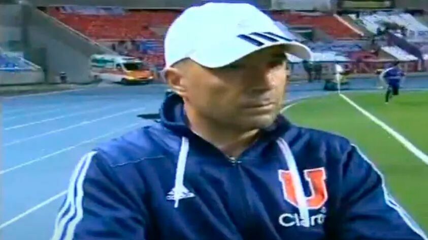 Em dezembro de 2010, Jorge Sampaoli foi apresentado como treinador da Universidad de Chile, onde viria a fazer história.