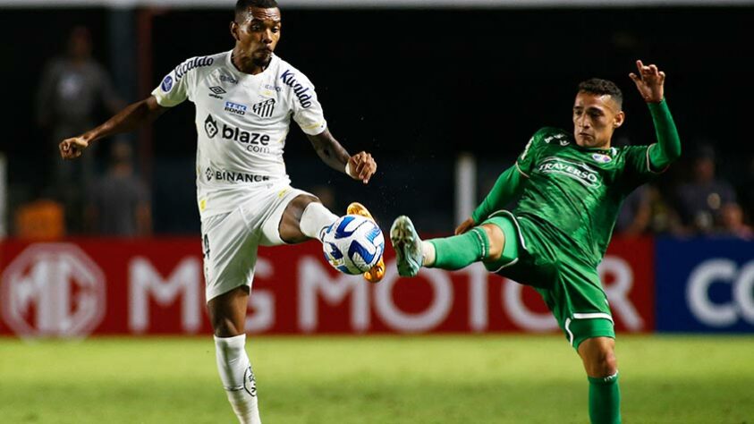 Audax Italiano: SOBE - Sosa desestabilizou o Santos, fez dois gols e foi o grande nome do duelo // DESCE - O time criou muito pouco com os meio-campistas mesmo com vantagem numérica.