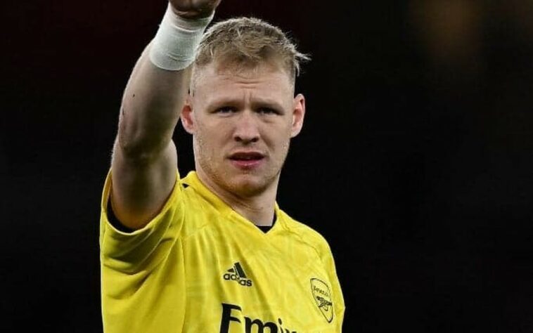 ENCAMINHADO - Um dos destaques do Arsenal, o goleiro Aaron Ramsdale chegou a um acordo para renovar seu contrato com os Gunners, segundo o jornalista Fabrizio Romano. O atleta de 24 anos vai ganhar mais que o dobro do que recebe atualmente.