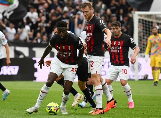 ESQUENTOU - O Milan está disposto a ouvir propostas pelo atacante Divock Origi, que tem contrato até 2026. Segundo o "Calciomercato", o belga atrai o interesse de Besiktas, Fenerbahce e Alaynaspor.
