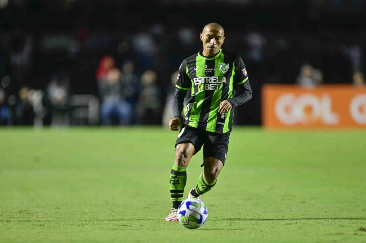 Nino Paraíba (lateral-direito) - O jogador é investigado no caso / Afastado pelo América-MG na tarde da última quarta-feira (10) e dispensado pelo clube no último sábado (13) - Defendia o Ceará no momento da acusação. 