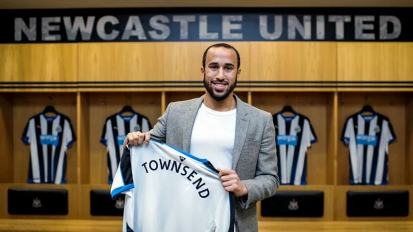 Após admitir que perdeu 6 mil libras (R$ 253 mil na época) em aplicativos de apostas, Townsend foi multado em junho de 2013 e suspenso por quatro meses pela FA por violar os regulamentos de apostas. Depois, no entanto, a carreira do jogador mudou e ele passou por Tottenham, Newcastle e Crystal Palace. Atualmente joga no Everton.