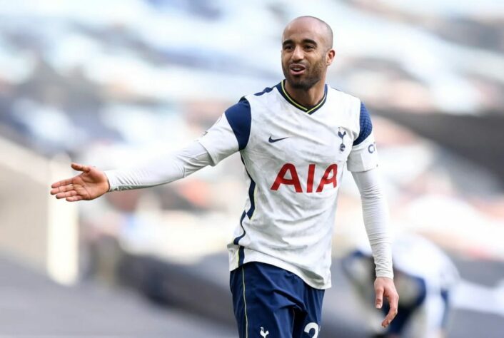 ENCAMINHADO - O São Paulo acertou a contratação do meia-atacante Lucas Moura, que estava sem clube desde que deixou o Tottenham, da Inglaterra, em abril. Formado em Cotia, o jogador deixou o clube em 2012 após o título da Sul-Americana, e 11 anos depois, está de volta ao Morumbi até o final da temporada. A informação foi publicada incialmente pelo GE e confirmada pelo Lance!.