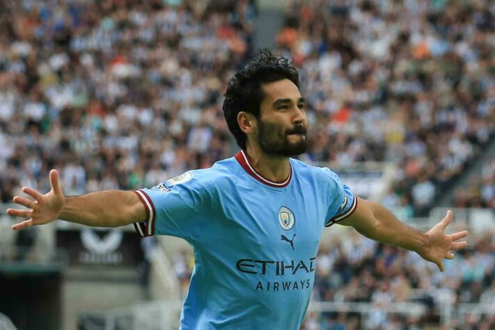 ESQUENTOU - O capitão do Manchester City, Ilkay Gundogan, está próximo de assinar sua renovação de contrato com o clube inglês. As informações são do 'The Times', que ainda informou: o meio-campista, que interessava ao Barcelona, deve recusar um contrato de dois anos oferecido pelo clube espanhol par a próxima temporada.  