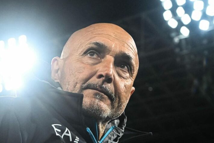 FECHADO - Aurelio De Laurentiis, presidente do Napoli, anunciou que o técnico Luciano Spalletti deixará o clube. O treinador pediu um ano sabático após a conquista do Campeonato Italiano.