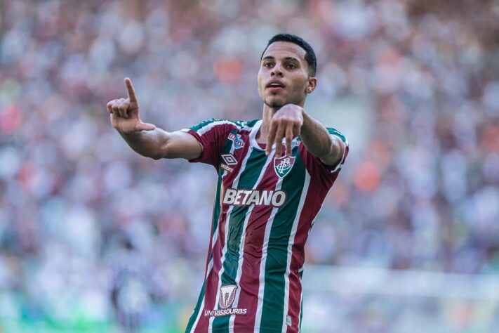 Alexsander (meio-campista/20 anos): Fluminense 