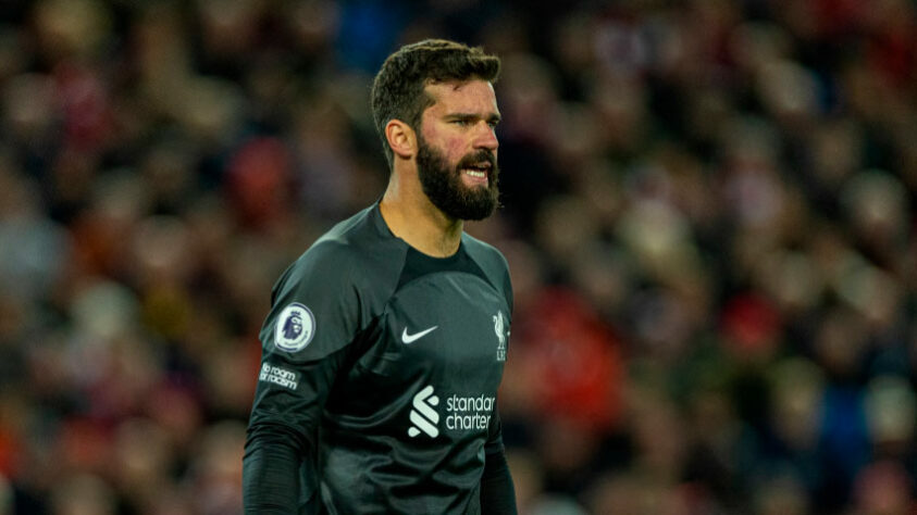 ESQUENTOU - De acordo com o site "FootMercato", o Al-Nassr-SAU tem interesse na contratação do goleiro Alisson, do Liverpool. Caso a negociação se concretize, ele se juntaria ao time de Cristiano Ronaldo na Arábia Saudita.