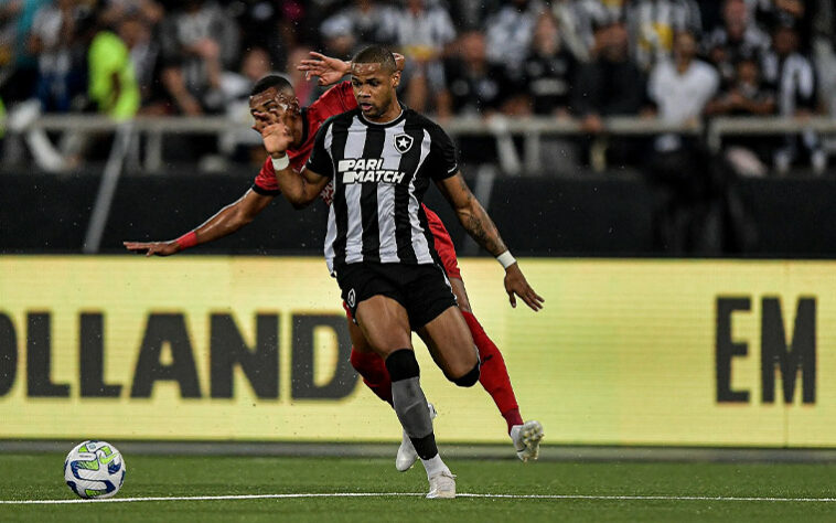 O Botafogo chegou a ver Tiquinho Soares garantir a vitória por 1 a 0 sobre o Athletico-PR. No entanto, em noite inspirada de Bento, o Furacão levou a melhor nos pênaltis e se classificou para as quartas de final da Copa do Brasil, em jogo no Nilton Santos. Veja as notas do Alvinegro por Vinícius Faustini (faustini@lancenet.com.br).