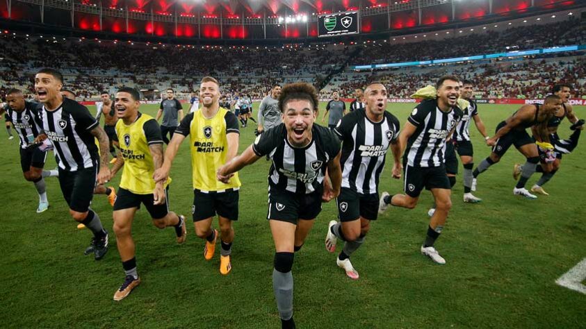 Líder do Brasileirão com 12 pontos em quatro jogos, o único com 100% de aproveitamento, o Botafogo já está invicto há 14 jogos, contando, além do Nacional, também Copa do Brasil, Sul-Americana e Carioca.  A última derrota do time carioca foi no dia 25 de fevereiro, quando perdeu para o Flamaengo por 1 a 0, pelo Carioca. Veja os jogos de invencibilidade do Botafogo. 