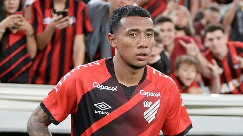 Bryan Garcia (meio-campista) - O jogador é investigado no caso. / Afastado pelo Athletico-PR na tarde da última quarta-feira (10) e dispensado na última sexta-feira (12) - Defendia o Athletico-PR no momento da acusação. 