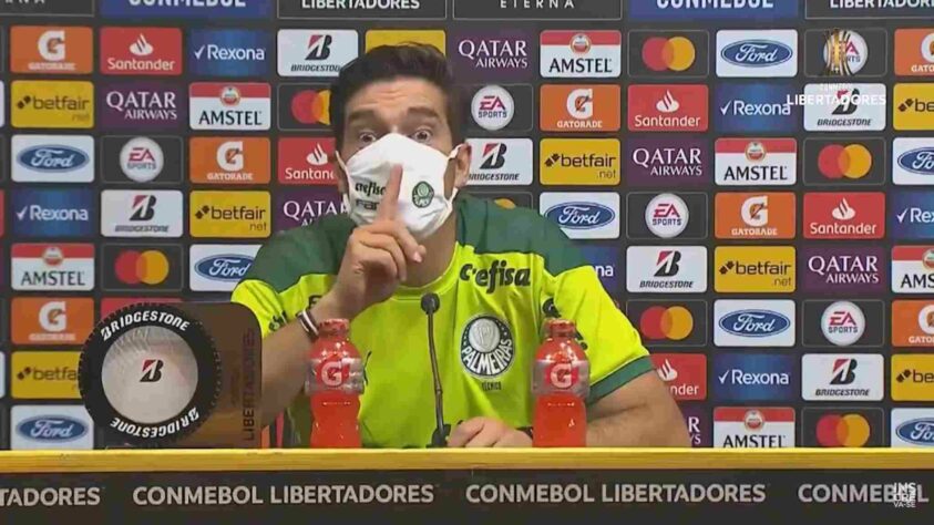 O 'vizinho chato' de Abel - Após se classificar à final da Libertadores pela segunda vez consecutiva, em setembro de 2021, Abel Ferreira abriu sua coletiva pós-jogo com um recado para um 'vizinho chato': 'Foi diretamente ao meu vizinho, porque quem manda na minha casa sou eu. Está calado! Quem trabalha dentro do CT sou eu e meus jogadores'. O 'vizinho', na realidade, era uma metáfora para parte da imprensa e da torcida do Palmeiras, que criticava suas decisões no momento de maior oscilação do clube na temporada. 