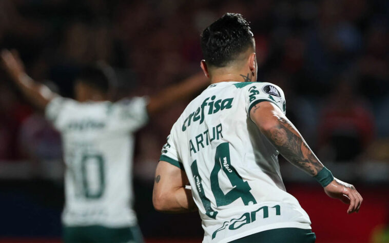 A vitória do Palmeiras sobre o Cerro Porteño, na última quarta-feira (24), manteve a equipe na cola do líder Bolívar. Assim, o Verdão está com os mesmos nove pontos dos bolivianos e encaminharam a classificação para a próxima fase. O Barcelona de Guayaquil está na terceira posição, com três, empatado com o lanterna Cerro Porteño. O próximo compromisso do clube paulista será na quarta-feira, dia 7 de junho, quando recebe o Barcelona no Allianz Parque, às 21h30.