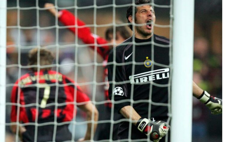 Francesco Toldo (51 anos) - Mesmo após a aposentadoria, o ex-goleiro continua vinculado à Inter, participando ativamente no projeto social do clube, o Inter Campus, e atua como representante do clube em diversos eventos públicos.