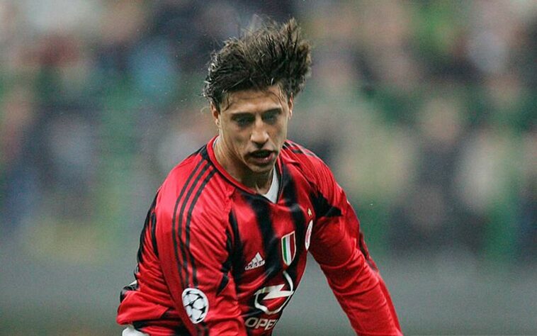 Hernán Crespo (47 anos) - Grande atacante argentino o ídolo do clube também seguiu a carreira de treinador e, inclusive, teve passagem pelo São Paulo no futebol brasileiro, além de uma passagem vitoriosa pelo Defensa y Justicia. No momento está sem clube.