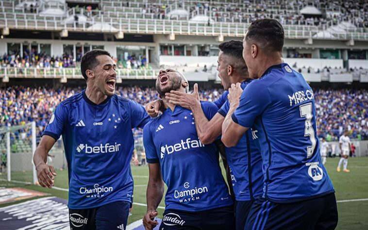 9º lugar: CRUZEIRO (14 pontos) – 10 jogos – Título: 2% / Libertadores: 25.7% / Sul-Americana: 39.6% / Rebaixamento: 11.4%