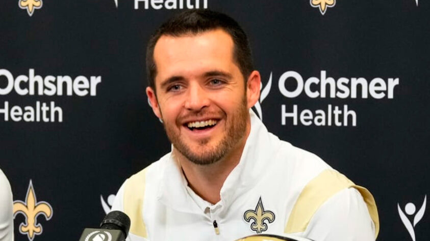 37ª posição: Derek Carr (Estados Unidos): New Orleans Saints (futebol americano) - recebe 48,9 milhões (aproximadamente R$ 244,5 milhões)