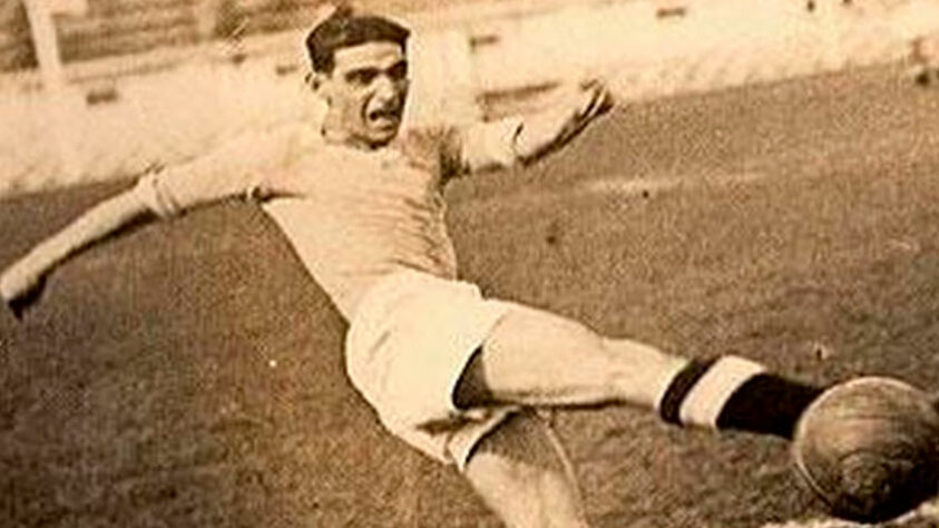 Filó foi o primeiro brasileiro a defender a camisa Azzurra, sendo campeão do Mundo em 1934, o que o torna também o primeiro campeão da Copa do Mundo. Vale destacar que o atacante também disputou a Copa América de 1925 pela Seleção Brasileira, algo impossível de se acontecer hoje em dia com as regulamentações da FIFA em relação a jogadores com dupla cidadania. No Brasil, Filó vestiu as camisas de Portuguesa, Paulistano, Corinthians e Palmeiras. Na Itália, jogou apenas pela Lazio. 