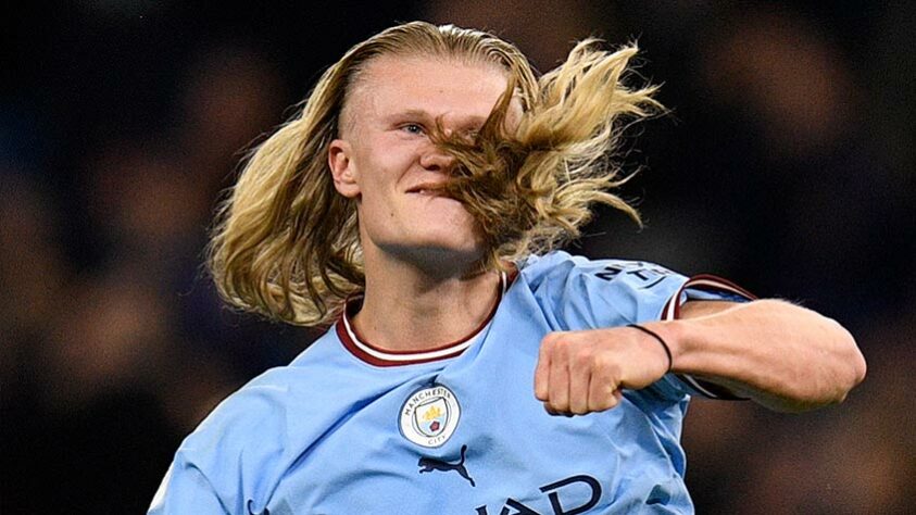 Erling Haaland impressiona com seu sucesso avassalador. O atacante do Manchester City faz uma temporada histórica e pode ser premiado com o título da Champions no próximo sábado (10). Em caso de vitória sobre a Inter de Milão, o norueguês pode conquistar a primeira 'Orelhuda' da história do clube inglês e de sua carreira. Nesta galeria, o LANCE! separou uma lista de feitos atingidos pelo jovem de 22 anos. Confira alguns a seguir: Erling Haaland impressiona com seu sucesso avassalador. O atacante do Manchester City faz uma temporada histórica e pode ser premiado com o título da Champions no próximo sábado (10). Em caso de vitória sobre a Inter de Milão, o norueguês pode conquistar a primeira 'Orelhuda' da história do clube inglês e de sua carreira. Nesta galeria, o LANCE! separou uma lista de feitos atingidos pelo jovem de 22 anos. Confira alguns a seguir: