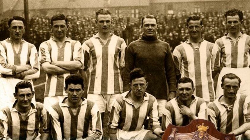 11º lugar: Huddersfield Town - 3 títulos (1923–24, 1924–25, 1925–26).