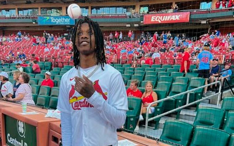 Jameson Williams (foto), Stanley Berryhill, Quintez Cephus, C.J. Moore e Shaka Toney (jogadores da NFL - norte-americanos): apostaram em jogos da liga