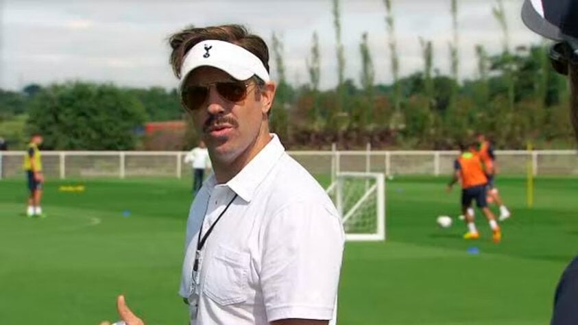 A série foi baseada no personagem de mesmo nome que o ator Jason Sudeikis interpretou em alguns comerciais da NBC Sports, que ajudaram na divulgação do Campeonato Inglês como se ele fosse o novo técnico do Tottenham.