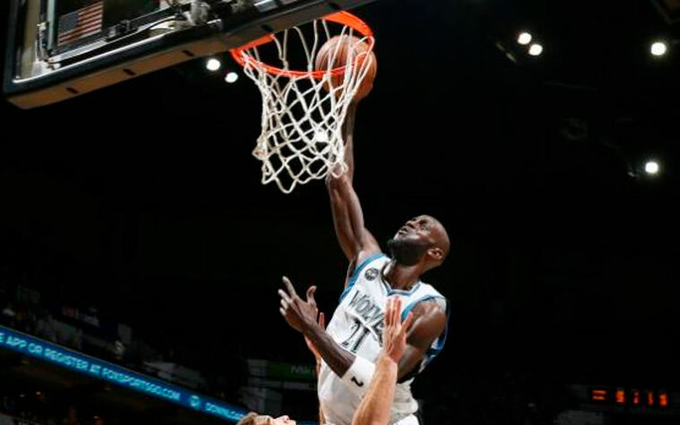 2003/2004 - Kevin Garnett: ala-pivô (Estados Unidos) / Time: Minnesota Timberwolves (vice-campeão da Conferência Oeste) - Campeão da NBA: Detroit Pistons.