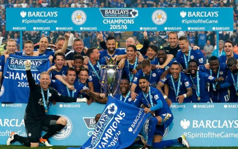 Leicester 2016 - Talvez o título mais improvável da históiria, o Leicester de Kanté, Vardy e Mahrez foi campeão da Premier League despontando Chelsea, United, Arsenal, além de outros gigantes.