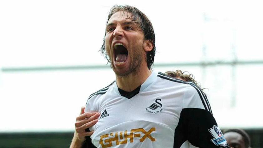 Diferente da maioria dos jogadores, Haaland teve um ídolo um tanto quanto diferente quando era mais novo. O craque revelou que sua grande inspiração era Michu, ex-atacante do Swansea e da seleção da Espanha, tendo até mesmo um perfil no Instagram como homenagem ao atleta.