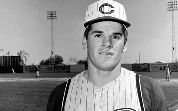 Aposentado em 1986 como líder de todas as estatístiscas do beisebol, Pete Rose, já treinador, foi chamado para encontrar dirigentes da MLB para tratar dos hábitos de jogos, em 1989. Isso porque surgiram suspeitas de que ele apostava no beisebol. Após apreender cédulas com nome e impressões digitais de Rose, começou uma investigação completa. Os detalhamentos completos das atividades levaram a uma proibição vitalícia, em que Rose aceitou ser banido com base nos fatos, enquanto a MLB concordou em não fazer descobertas formais contra ele.