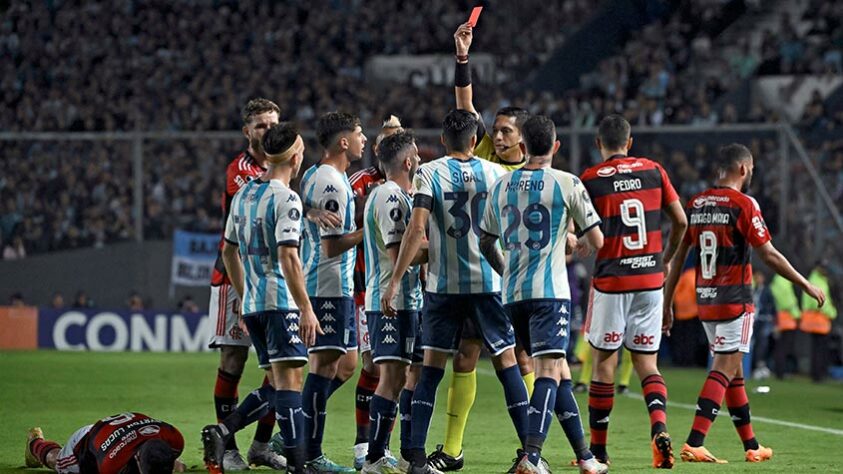 Racing: SOBE - Nicolás Oróz: marcou um golaço de falta e colocou sua equipe de volta na partida. / DESCE - Gabriel Hauche: fez duas faltas infantis em curto espaço de tempo e foi expulso. Prejudicou qualquer plano de sua equipe na busca da vitória. 