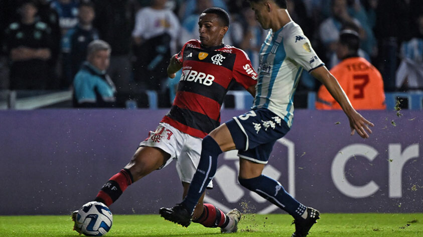 O Flamengo decepcionou mais uma vez e ficou apenas no 1 a 1 com o Racing, jogando fora de casa pela terceira rodada da Libertadores. Gabigol, autor do gol rubro-negro, e Ayrton Lucas, jogador mais perigoso da equipe, foram as notícias positivas do time. Wesley, expulso no segundo tempo, e Sampaoli, com péssimas decisões, foram os pontos negativos e ficaram com as piores avaliações. Veja as notas do LANCE!. 